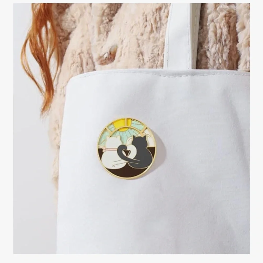 🆕 Spinner Anime Cat Enamel Pin - Rotatable Cute Couple Cats